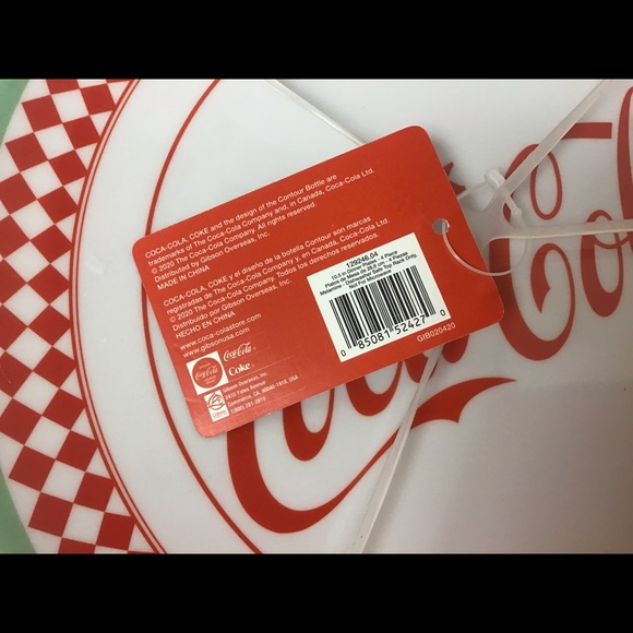 Set of (4) Coca-Cola Melamine Dinner Plates - Picture 6 of 7